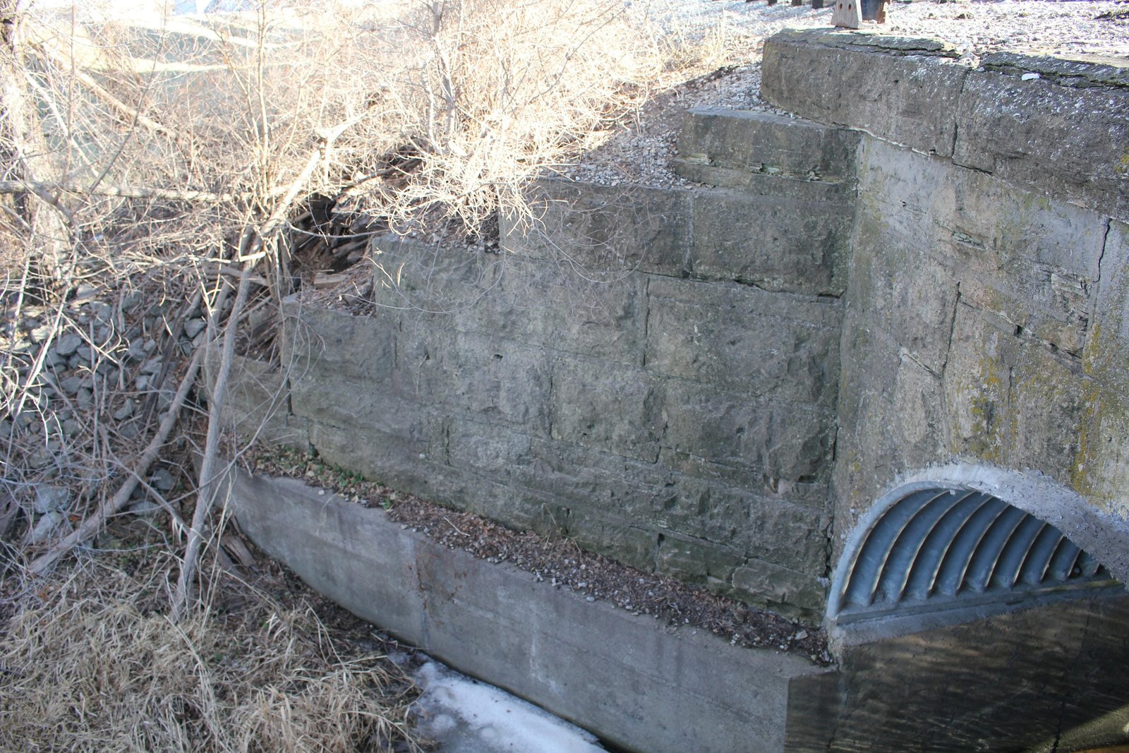Northwest wing wall